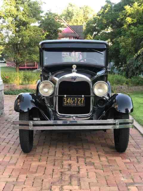 Ford Briggs Half Leatherback Fordor 1929 image number 5