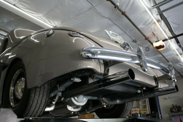 Ford deluxe 1940 image number 1