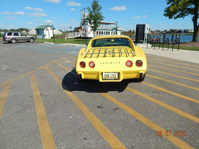 Chevrolet Corvette 1975 image number 18