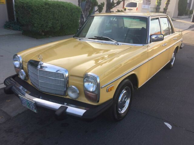 Mercedes-Benz 300-Series 1976 image number 3