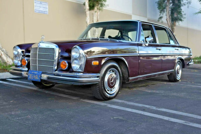 Mercedes-Benz 300-Series 1976 image number 47