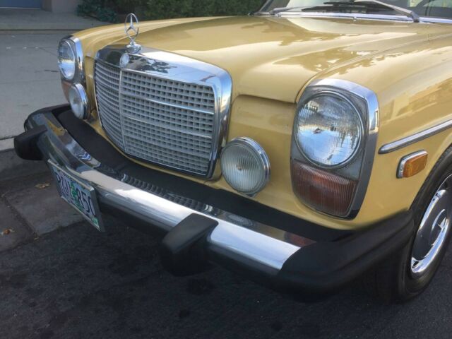 Mercedes-Benz 300-Series 1976 image number 8