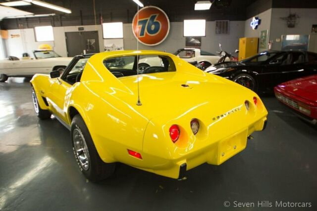 Chevrolet Corvette 1975 image number 27