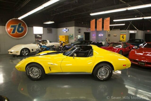 Chevrolet Corvette 1975 image number 28