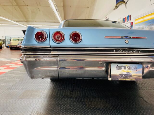 Chevrolet Impala 1965 image number 17