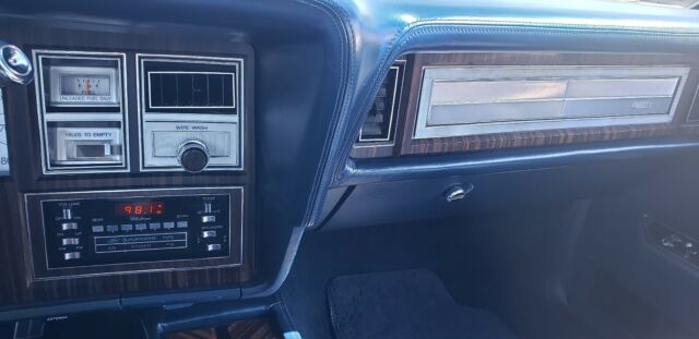 Lincoln Mark V 1979 image number 12