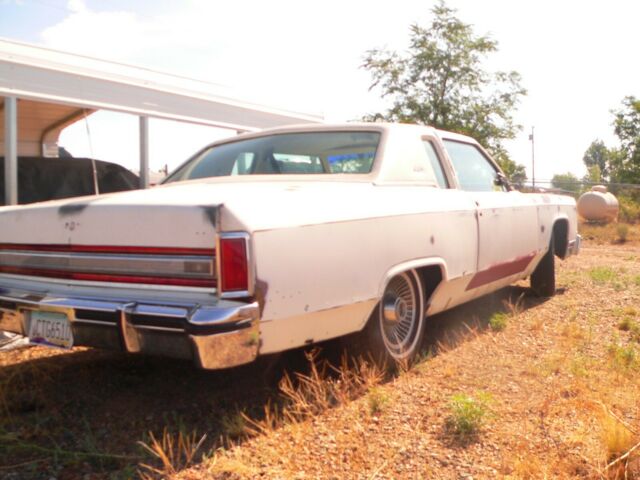 Lincoln Town Car 1979 image number 26