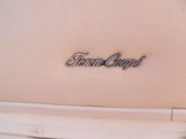 Lincoln Town Car 1979 image number 44