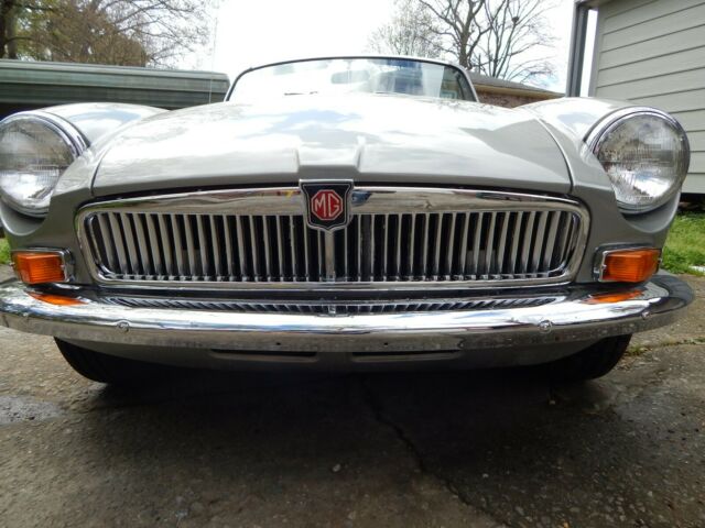 MG MGB 1974 image number 1
