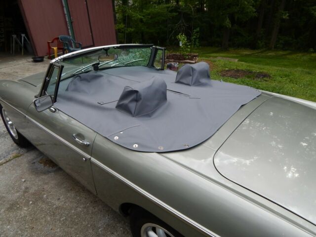 MG MGB 1974 image number 3