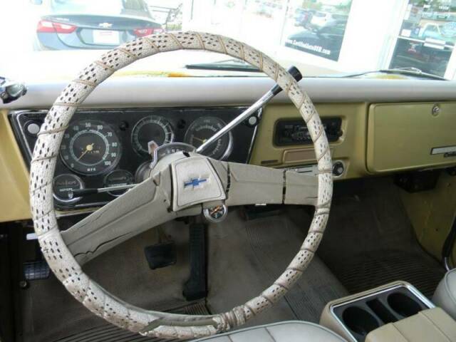 Chevrolet Suburban 1970 image number 11