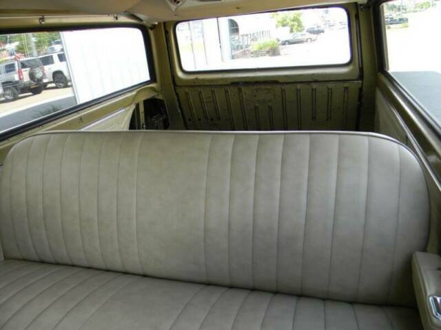 Chevrolet Suburban 1970 image number 12