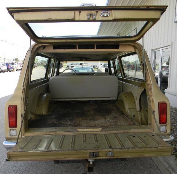 Chevrolet Suburban 1970 image number 15