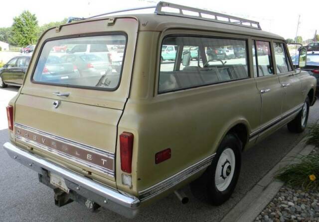 Chevrolet Suburban 1970 image number 3