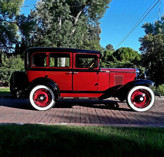 Chevrolet Sedan 1929 image number 2