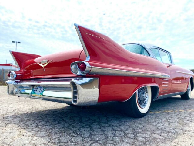 Cadillac DeVille 1958 image number 2