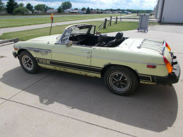 MG MGB 1977 image number 1