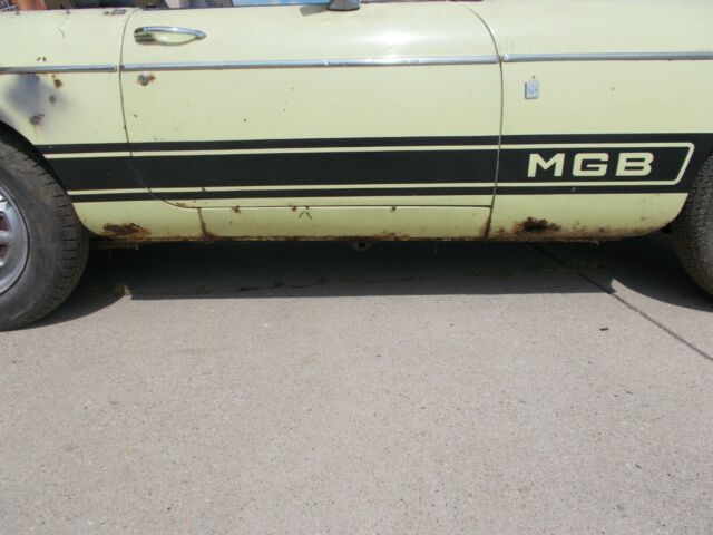 MG MGB 1977 image number 8
