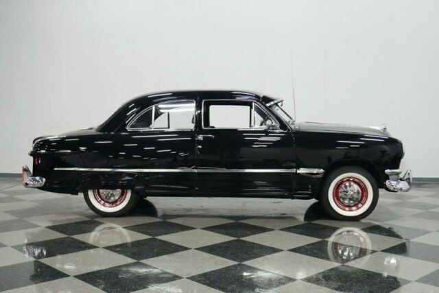Ford Tudor 1950 image number 15