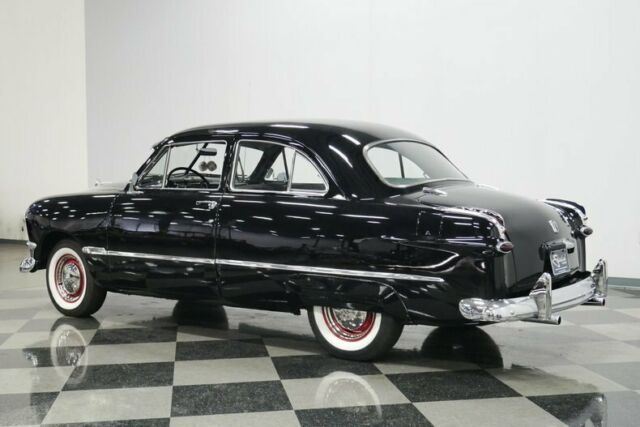 Ford Tudor 1950 image number 32