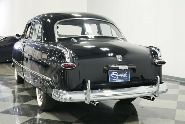 Ford Tudor 1950 image number 34