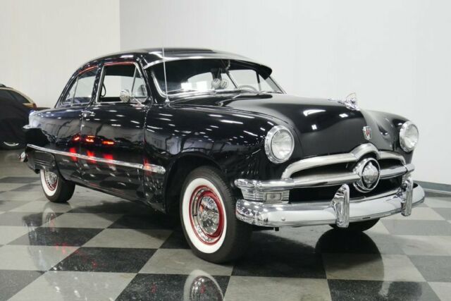 Ford Tudor 1950 image number 41
