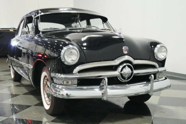 Ford Tudor 1950 image number 42