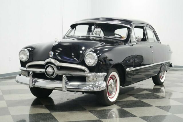 Ford Tudor 1950 image number 44
