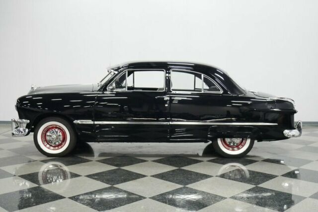 Ford Tudor 1950 image number 7