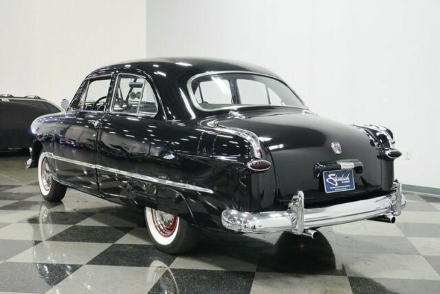 Ford Tudor 1950 image number 9