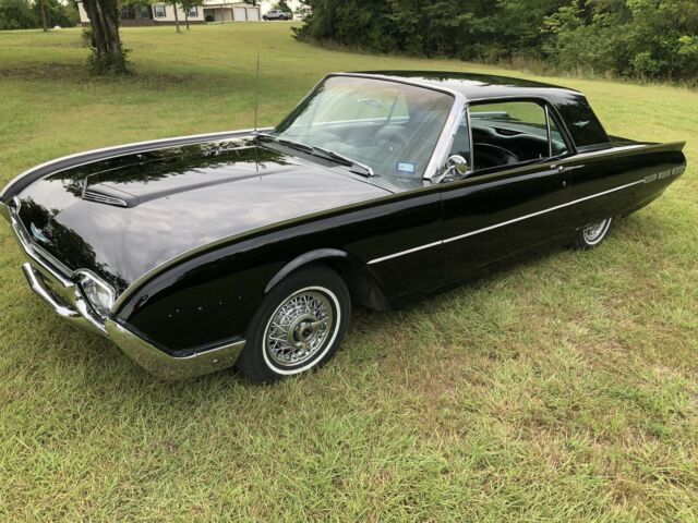 Ford Thunderbird Hardtop 1962 image number 1