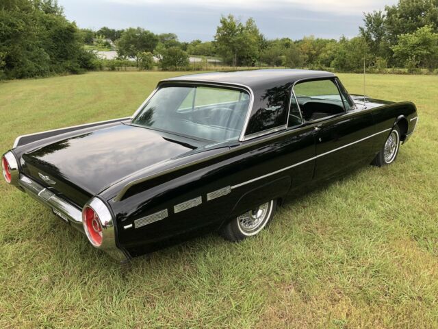 Ford Thunderbird Hardtop 1962 image number 14