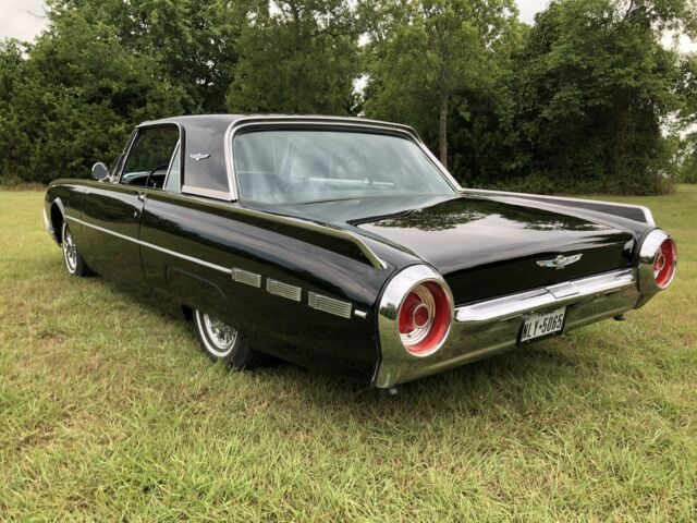 Ford Thunderbird Hardtop 1962 image number 4