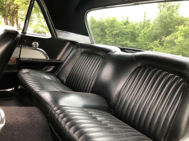 Ford Thunderbird Hardtop 1962 image number 9