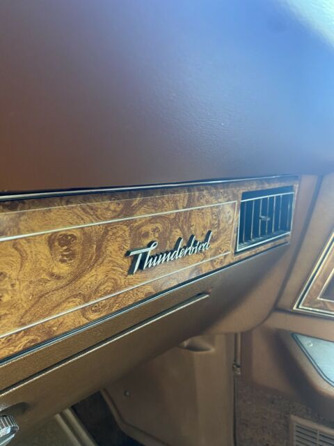 Ford Thunderbird 1977 image number 35