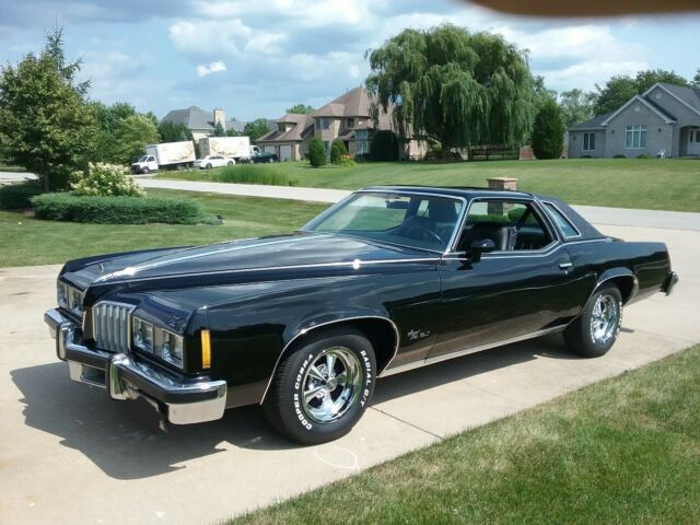 Pontiac Grand Prix 1977 image number 0