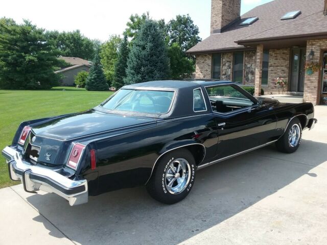 Pontiac Grand Prix 1977 image number 21
