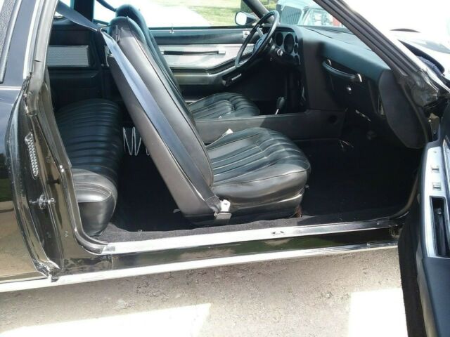 Pontiac Grand Prix 1977 image number 29