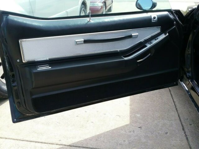Pontiac Grand Prix 1977 image number 9