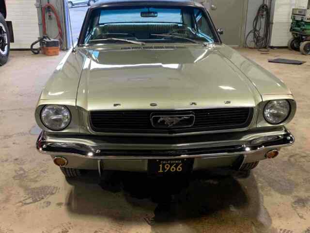Ford Mustang 1966 image number 25