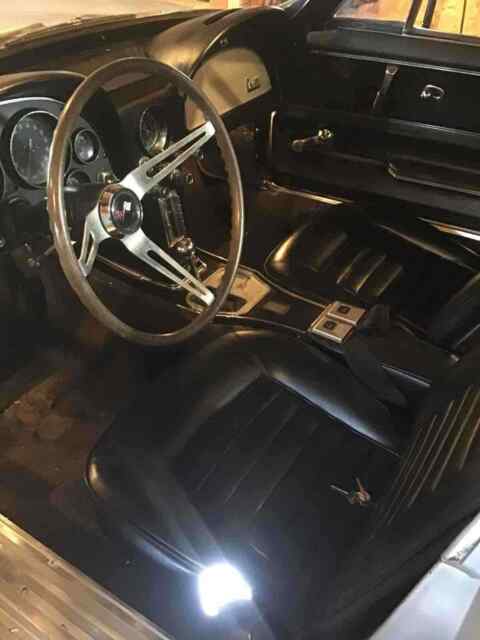 Chevrolet Corvette 1966 image number 17