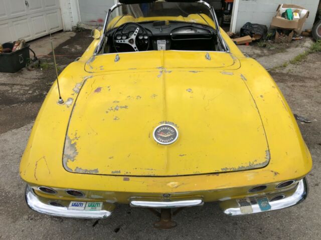 Chevrolet Corvette 1962 image number 32