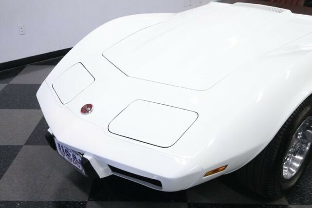 Chevrolet Corvette 1975 image number 22