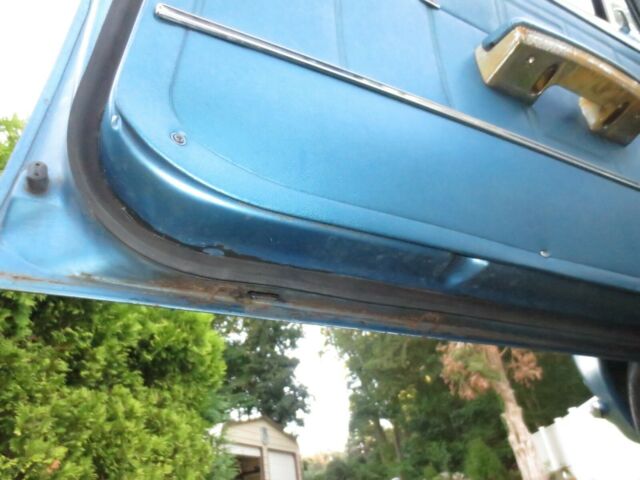 Chevrolet Corvair 1965 image number 33