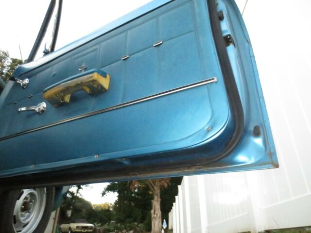 Chevrolet Corvair 1965 image number 8