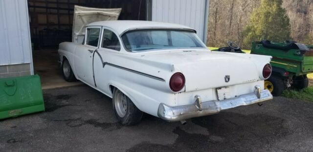 Ford 300 1957 image number 10