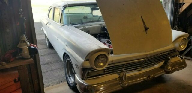 Ford 300 1957 image number 8