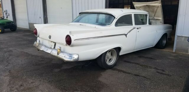 Ford 300 1957 image number 9