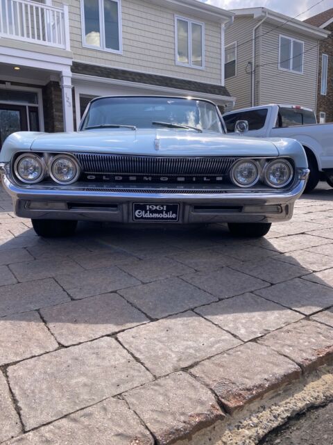 Oldsmobile Dynamic 88 1961 image number 3