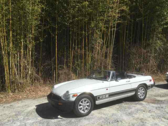 MG B 1977 image number 1